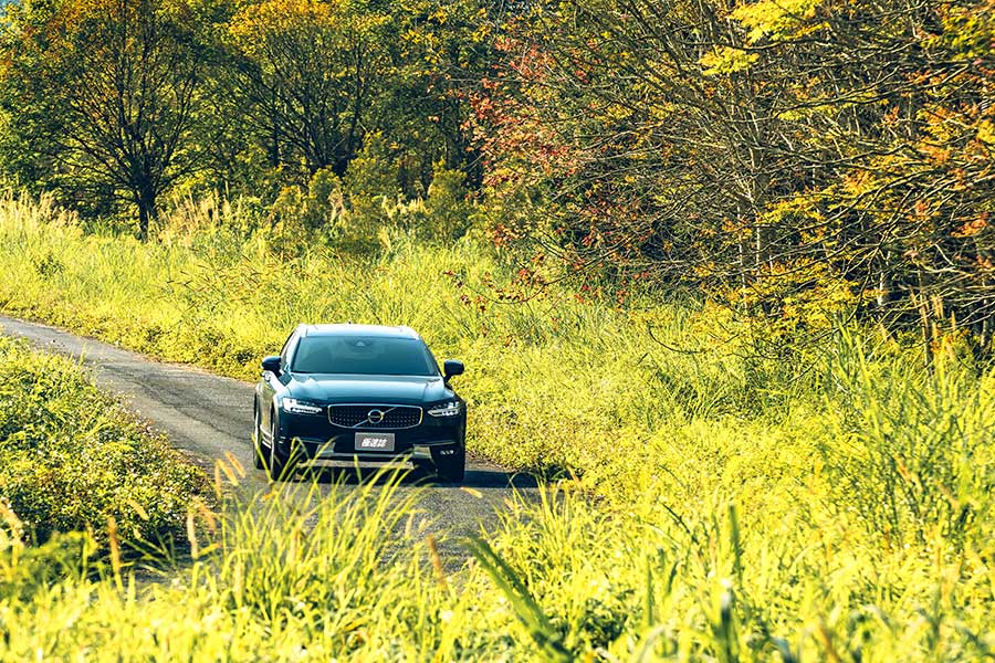 告別寒冷的冬天，現在TG開著BMW X5、Volvo V90 Cross Country和Kia Grand Carnival三輛大車帶大家走走健康行程。