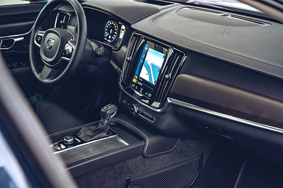 告別寒冷的冬天，現在TG開著BMW X5、Volvo V90 Cross Country和Kia Grand Carnival三輛大車帶大家走走健康行程。