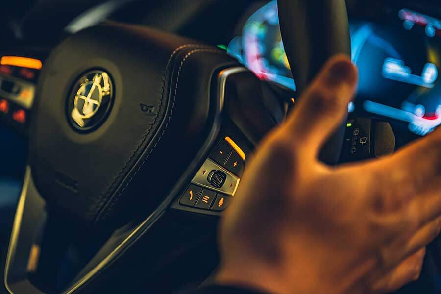 告別寒冷的冬天，現在TG開著BMW X5、Volvo V90 Cross Country和Kia Grand Carnival三輛大車帶大家走走健康行程。