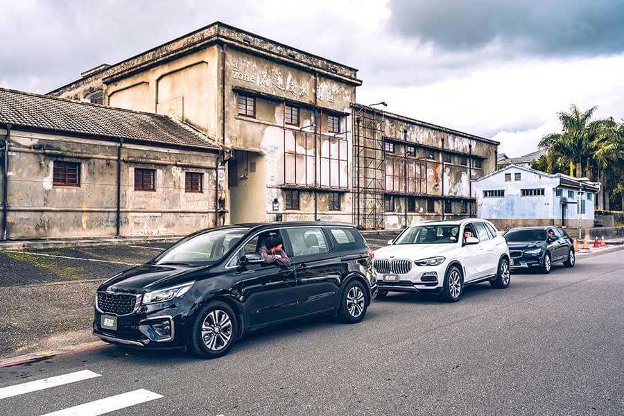 告別寒冷的冬天，現在TG開著BMW X5、Volvo V90 Cross Country和Kia Grand Carnival三輛大車帶大家走走健康行程。