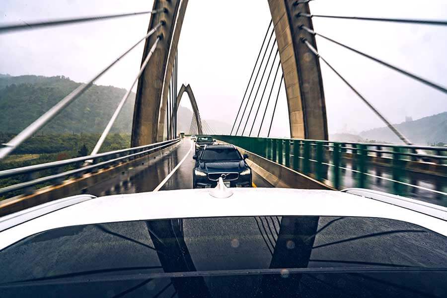 告別寒冷的冬天，現在TG開著BMW X5、Volvo V90 Cross Country和Kia Grand Carnival三輛大車帶大家走走健康行程。