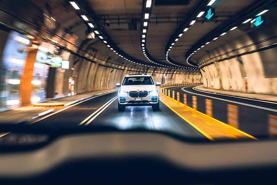 告別寒冷的冬天，現在TG開著BMW X5、Volvo V90 Cross Country和Kia Grand Carnival三輛大車帶大家走走健康行程。