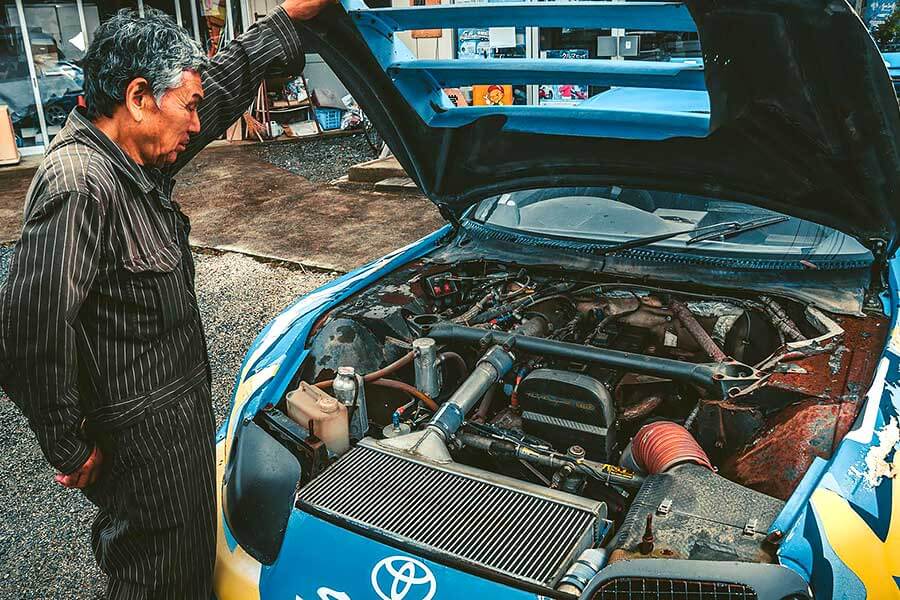 深深一鞠躬,我們在日本某個角落找到傳奇真織的安息地。