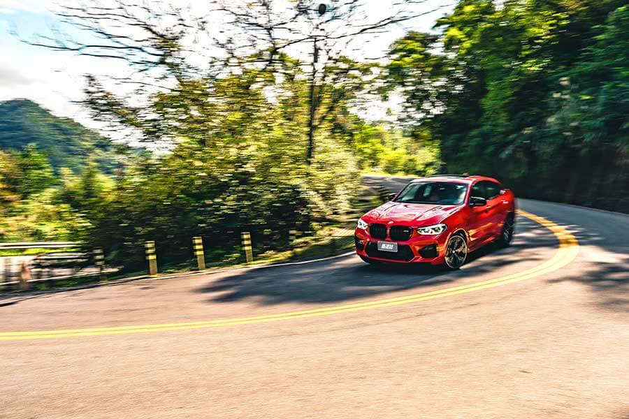 不管怎麼看，人們都會覺得它就是休旅車，但開過就知道，BMW X4 M Competition其實是腿長了點的跑房車。