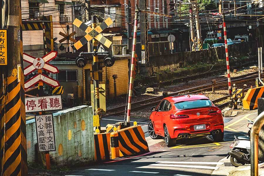 不管怎麼看，人們都會覺得它就是休旅車，但開過就知道，BMW X4 M Competition其實是腿長了點的跑房車。
