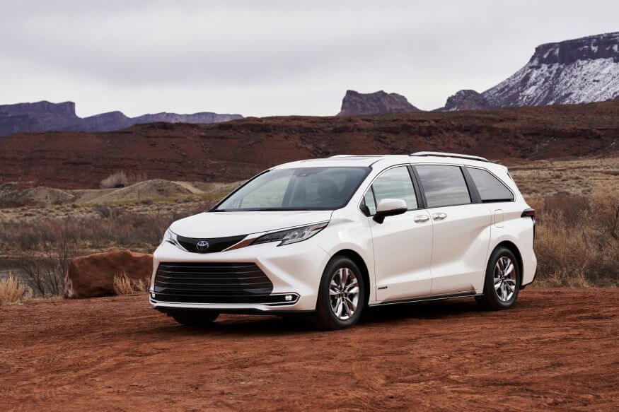 2021_Toyota_Sienna_Limited_01
