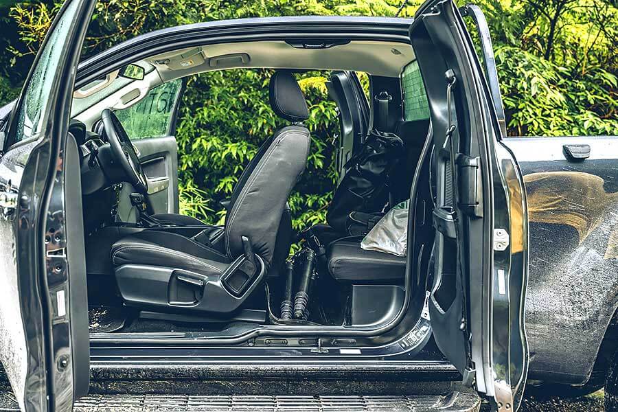 XLT-1 百萬能得一輛上山下海的工作伴侶,更別說還有型到爆表的對開門設計,可知道這在勞斯萊斯上要價多少唄。