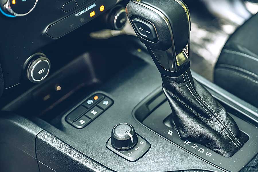 XLT-10 百萬能得一輛上山下海的工作伴侶,更別說還有型到爆表的對開門設計,可知道這在勞斯萊斯上要價多少唄。