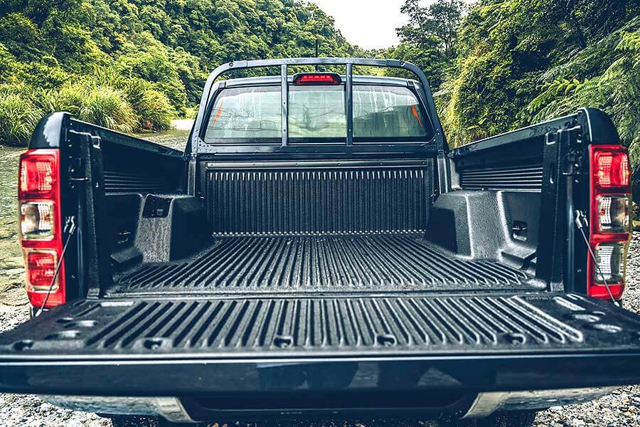 XLT-14 百萬能得一輛上山下海的工作伴侶,更別說還有型到爆表的對開門設計,可知道這在勞斯萊斯上要價多少唄。