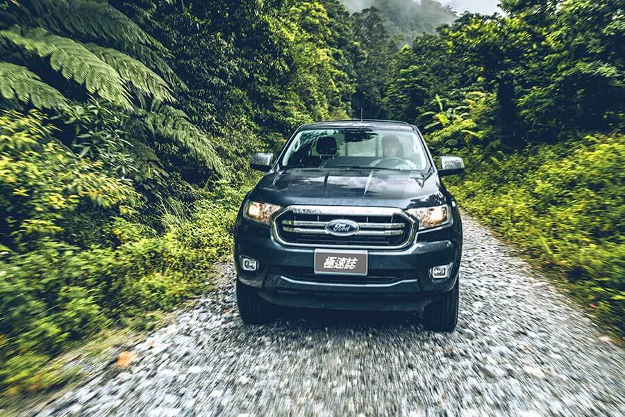 百萬能得一輛上山下海的工作伴侶,更別說還有型到爆表的對開門設計,可知道這在勞斯萊斯上要價多少唄。