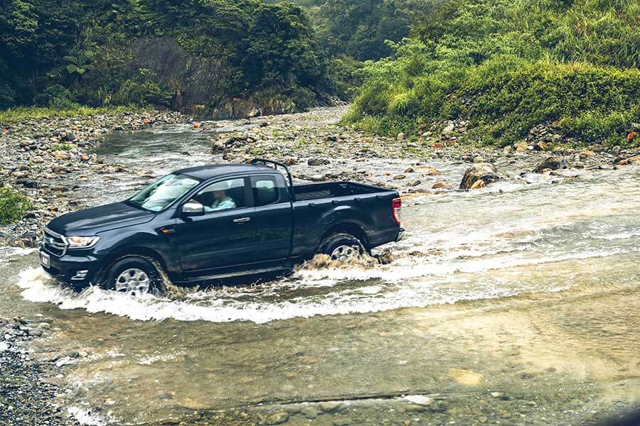 XLT-3 百萬能得一輛上山下海的工作伴侶,更別說還有型到爆表的對開門設計,可知道這在勞斯萊斯上要價多少唄。