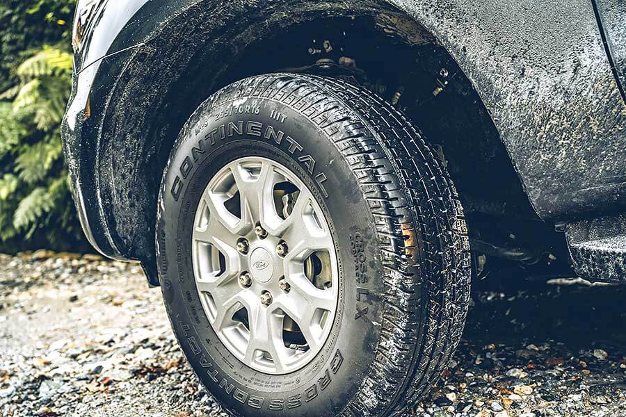 XLT-5 百萬能得一輛上山下海的工作伴侶,更別說還有型到爆表的對開門設計,可知道這在勞斯萊斯上要價多少唄。