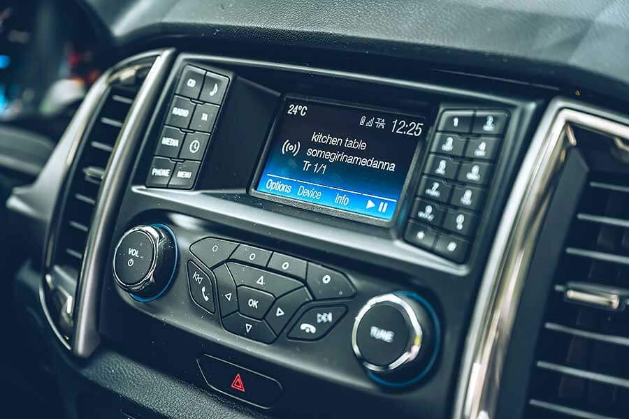 XLT-8 百萬能得一輛上山下海的工作伴侶,更別說還有型到爆表的對開門設計,可知道這在勞斯萊斯上要價多少唄。