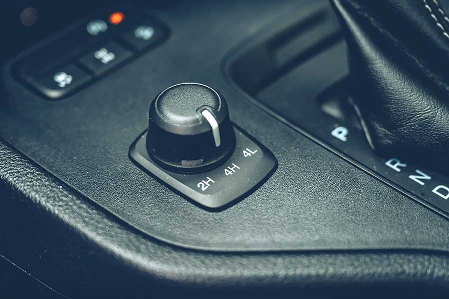 XLT-9 百萬能得一輛上山下海的工作伴侶,更別說還有型到爆表的對開門設計,可知道這在勞斯萊斯上要價多少唄。