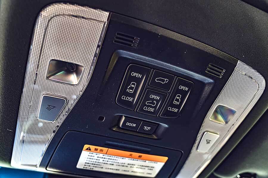 有一說，司機是老闆們最親近的部屬，那麼提供他們一個安全的工作環境Toyota Alphard也是保障自己的安全。