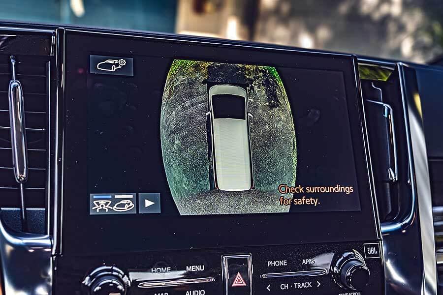 有一說，司機是老闆們最親近的部屬，那麼提供他們一個安全的工作環境Toyota Alphard也是保障自己的安全。