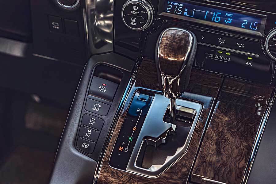 有一說，司機是老闆們最親近的部屬，那麼提供他們一個安全的工作環境Toyota Alphard也是保障自己的安全。