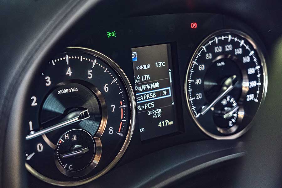 有一說，司機是老闆們最親近的部屬，那麼提供他們一個安全的工作環境Toyota Alphard也是保障自己的安全。