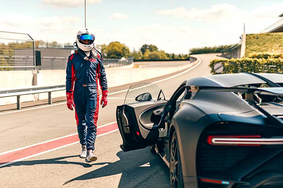 chironpursport-1 在家悶了許久,最好的解悶方式就是開著Bugatti Chiron Pur Sport使盡全力衝一回。