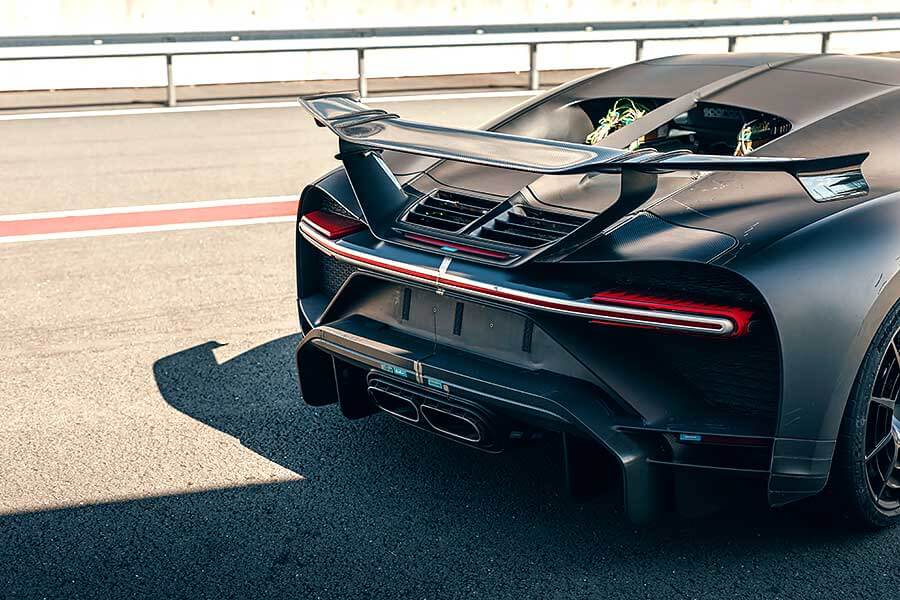 chironpursport-12 在家悶了許久,最好的解悶方式就是開著Bugatti Chiron Pur Sport使盡全力衝一回。