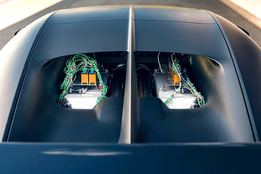 chironpursport-14 在家悶了許久,最好的解悶方式就是開著Bugatti Chiron Pur Sport使盡全力衝一回。