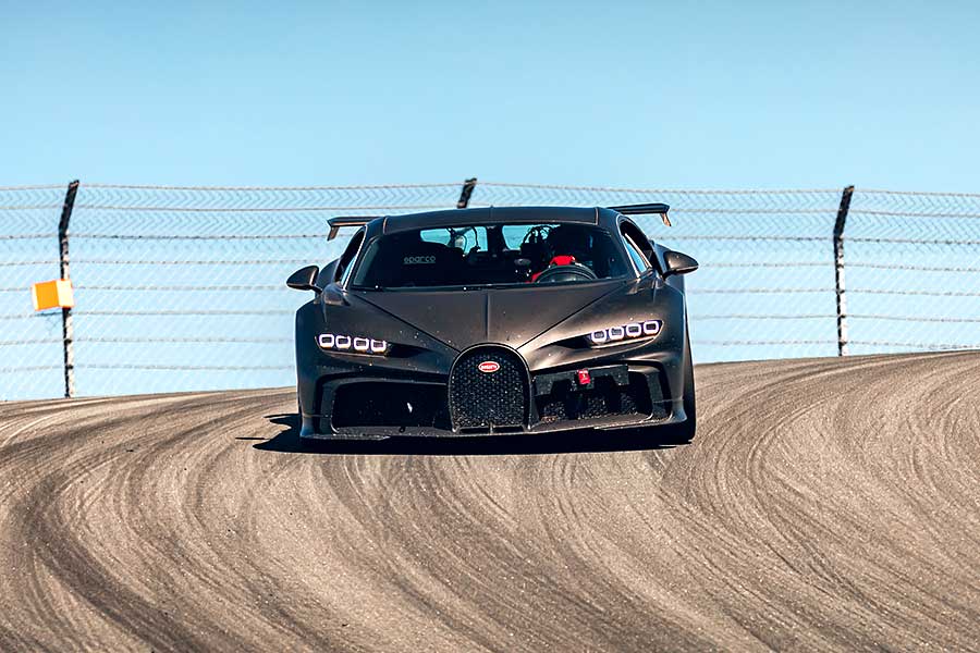 chironpursport-19 在家悶了許久,最好的解悶方式就是開著Bugatti Chiron Pur Sport使盡全力衝一回。