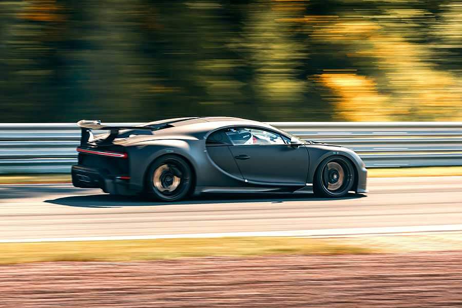 chironpursport-22 在家悶了許久,最好的解悶方式就是開著Bugatti Chiron Pur Sport使盡全力衝一回。