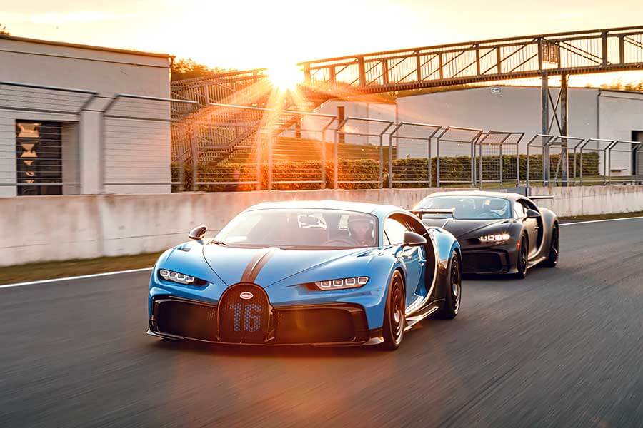 在家悶了許久,最好的解悶方式就是開著Bugatti Chiron Pur Sport使盡全力衝一回。