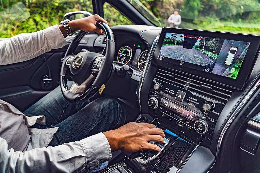 Lexus LM300h讓舒適、大空間與高質感得以兼容並蓄,再普通不過的話套用在廂車身上,產生的反應便全然不同……。