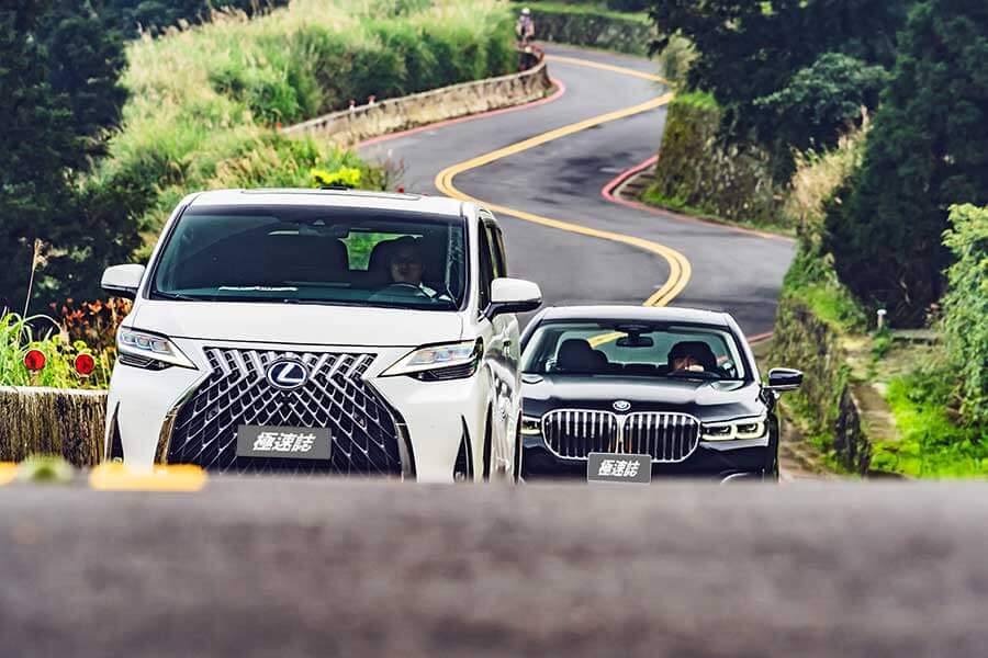 既然Lexus LM300h湊巧遇上了BMW 740Li,不如就……。