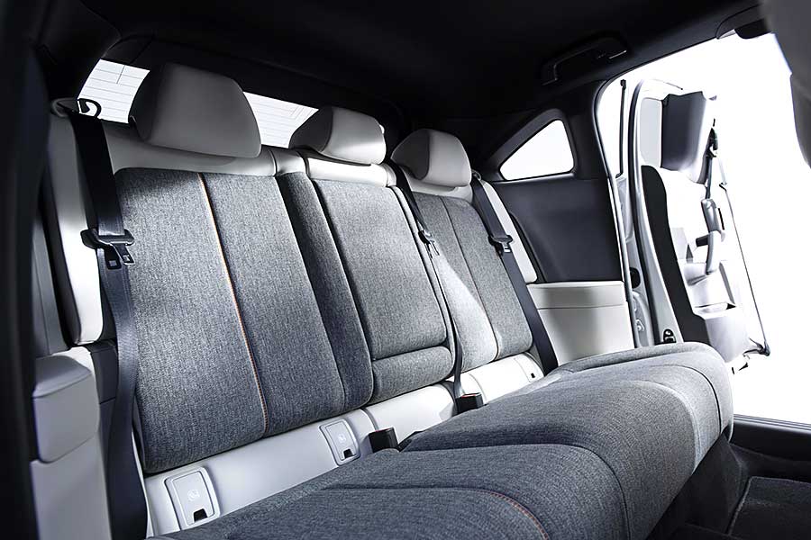 mx30-11 喜迎建廠百周年的Mazda,在去年底發表了首款純電動車MX-30,隨後在不久前的三月選擇在英國展開預售,兩個月後,正式宣布在歐洲全市場開賣啦!