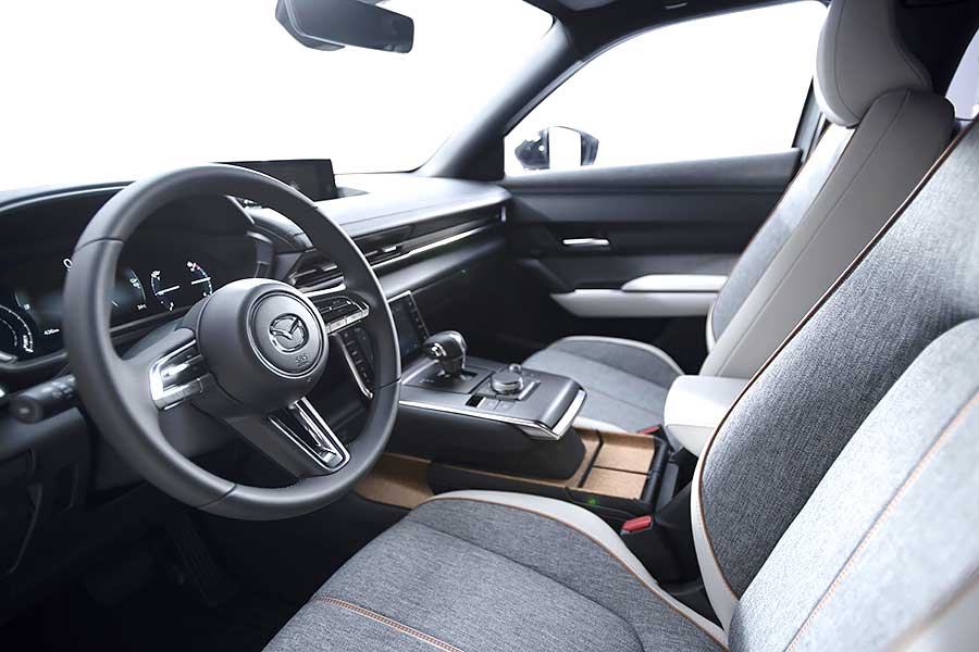 喜迎建廠百周年的Mazda，在去年底發表了首款純電動車MX-30，隨後在不久前的三月選擇在英國展開預售，兩個月後，正式宣布在歐洲全市場開賣啦！