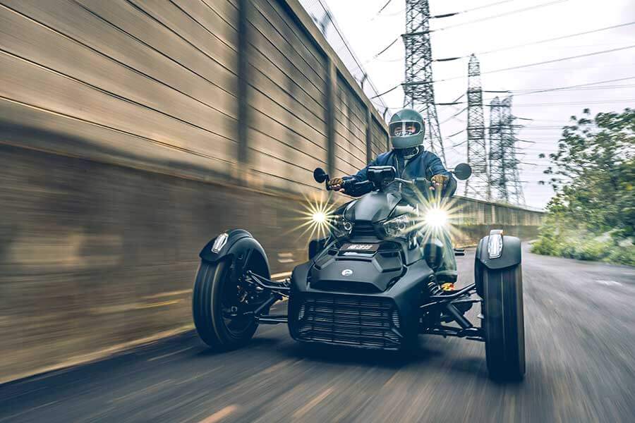 想要高調嘛?那你真的不能錯過Can-Am Ryker 900這輛擁有千萬跑車吸晴程度的三輪車。