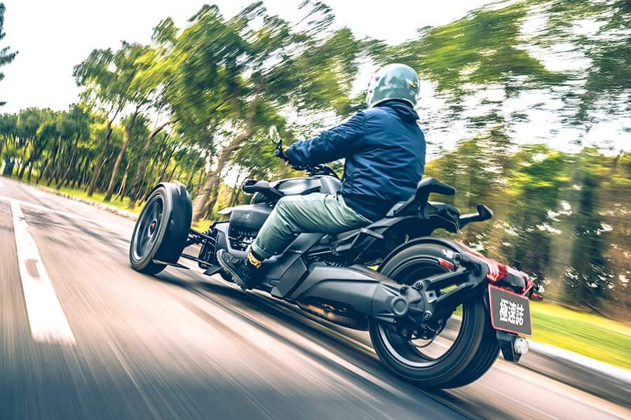 想要高調嘛?那你真的不能錯過Can-Am Ryker 900這輛擁有千萬跑車吸晴程度的三輪車。