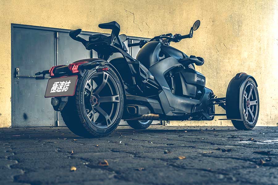 ryker-7 想要高調嘛?那你真的不能錯過Can-Am Ryker 900這輛擁有千萬跑車吸晴程度的三輪車。