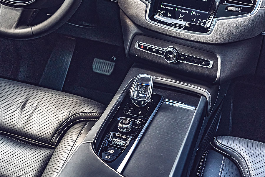 xc90t8-1 能文能武的Volvo XC90 T8雖不善於山道逞兇鬥狠,但惹上此物恐怕也難以討出魔掌。