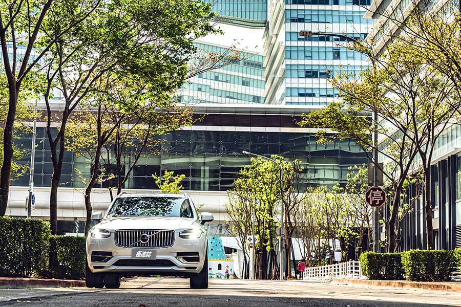 能文能武的Volvo XC90 T8雖不善於山道逞兇鬥狠,但惹上此物恐怕也難以討出魔掌。