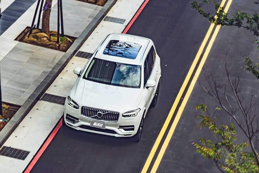 xc90t8-7 能文能武的Volvo XC90 T8雖不善於山道逞兇鬥狠,但惹上此物恐怕也難以討出魔掌。