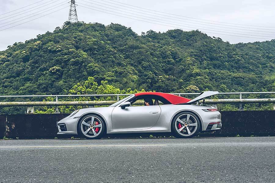911cabriolet-10 今天,就開著到Porsche 911 Carrera S Cabriolet處逛逛吧。