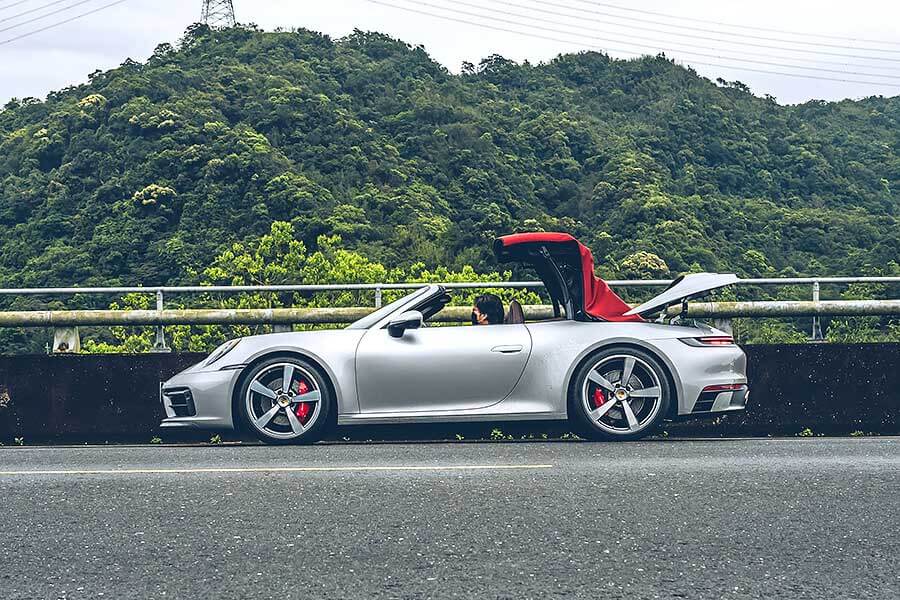 911cabriolet-11 今天,就開著到Porsche 911 Carrera S Cabriolet處逛逛吧。