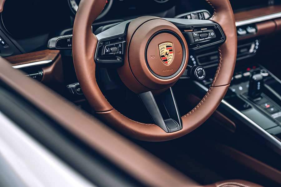 911cabriolet-21 今天,就開著到Porsche 911 Carrera S Cabriolet處逛逛吧。