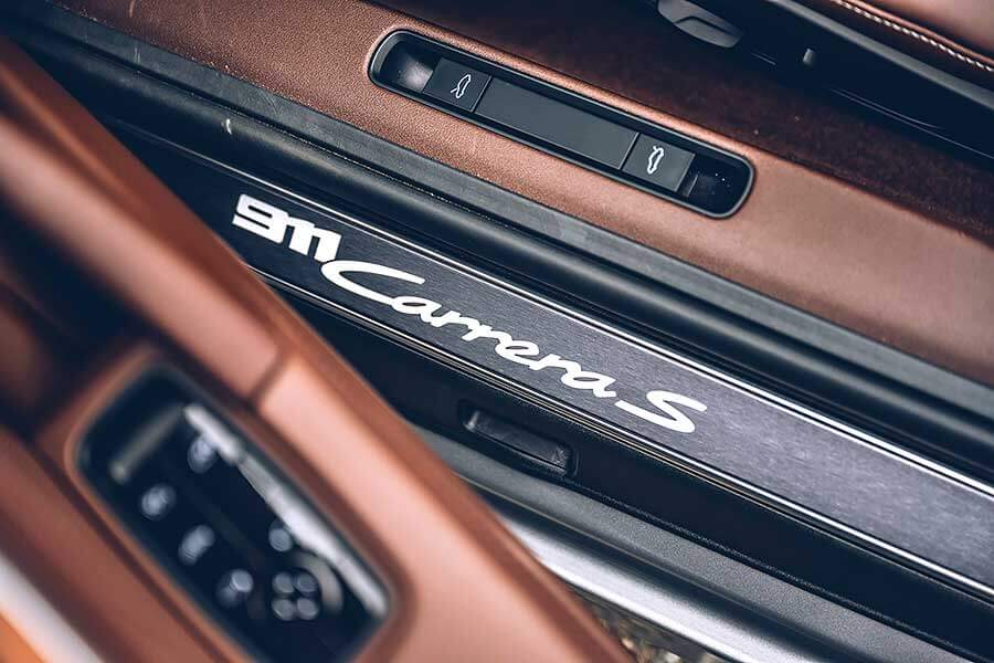 911cabriolet-24 今天,就開著到Porsche 911 Carrera S Cabriolet處逛逛吧。