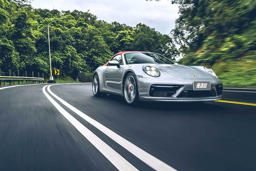 911cabriolet-25 今天,就開著到Porsche 911 Carrera S Cabriolet處逛逛吧。