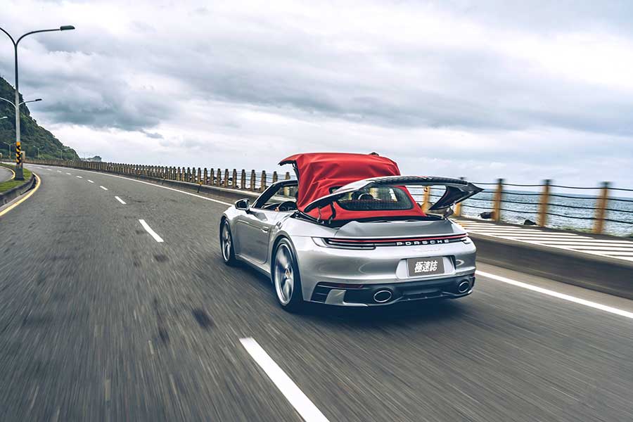 911cabriolet-33 今天,就開著到Porsche 911 Carrera S Cabriolet處逛逛吧。