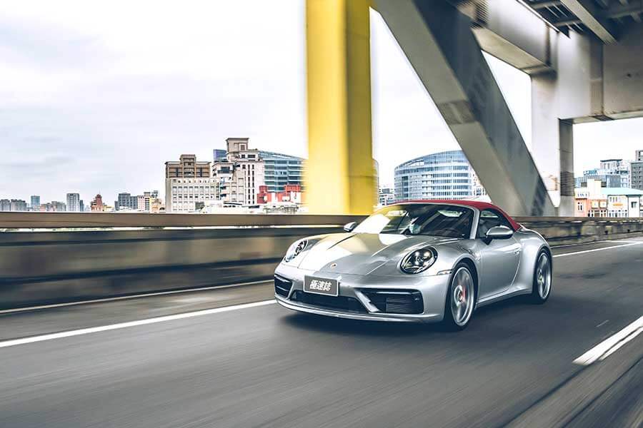 911cabriolet-35 今天,就開著到Porsche 911 Carrera S Cabriolet處逛逛吧。