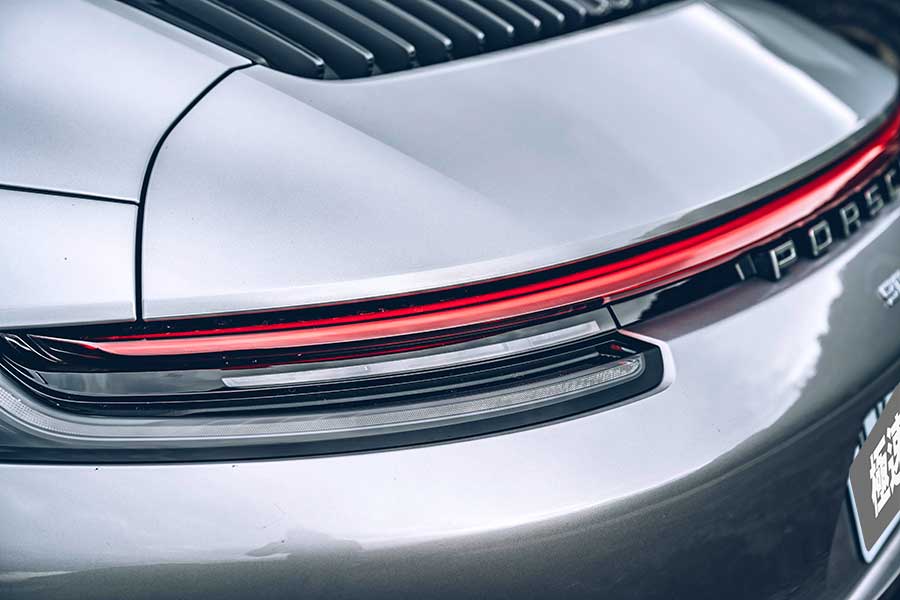 911cabriolet-8 今天,就開著到Porsche 911 Carrera S Cabriolet處逛逛吧。