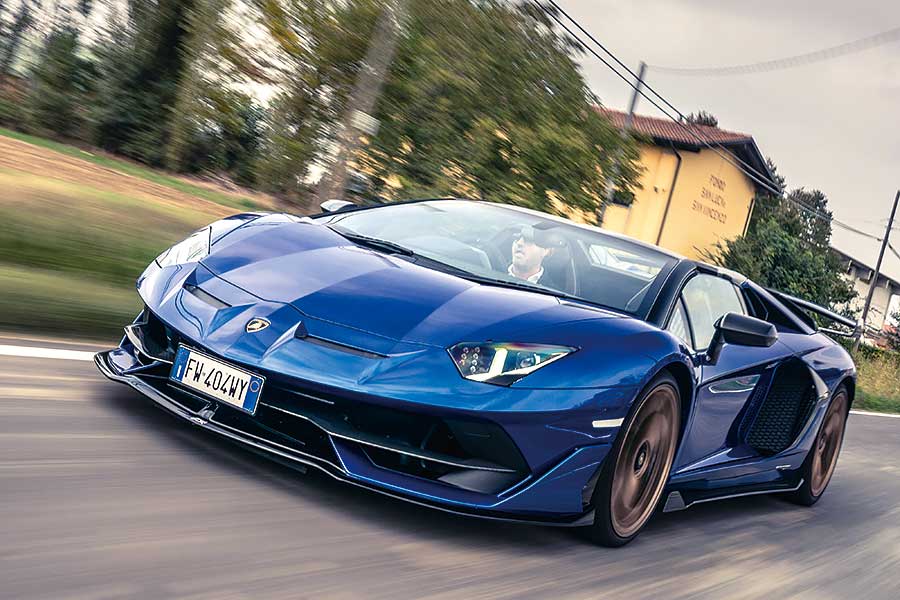 當藍寶送上門拜託你駕駛他們的Aventador絕響去英國,你當然會選一條漫長歸途。