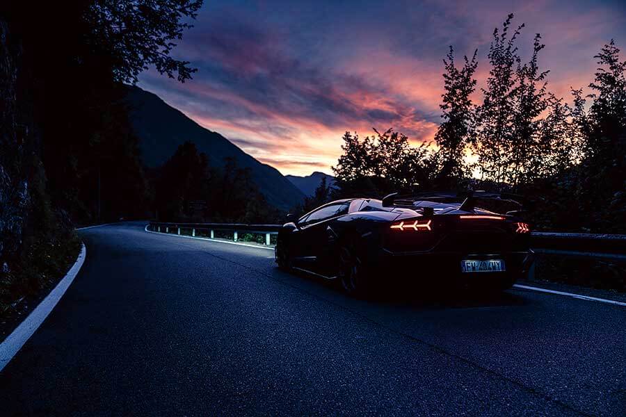 當藍寶送上門拜託你駕駛他們的Aventador絕響去英國,你當然會選一條漫長歸途。