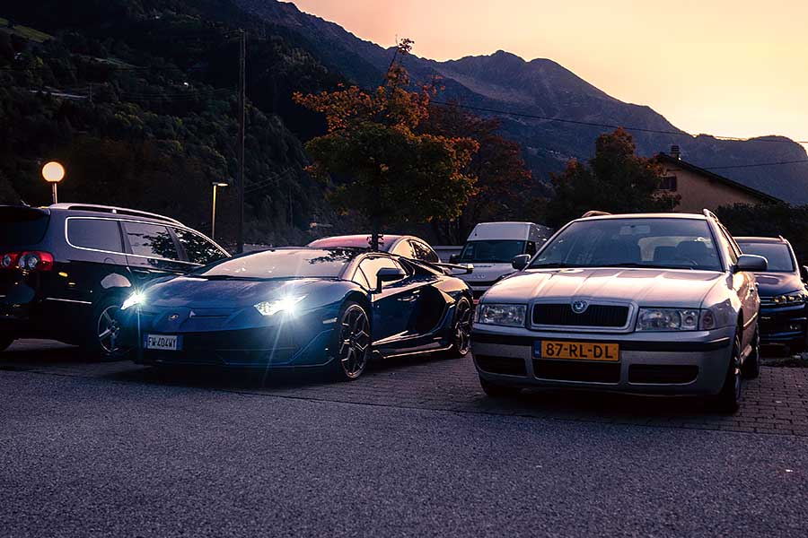 當藍寶送上門拜託你駕駛他們的Aventador絕響去英國,你當然會選一條漫長歸途。