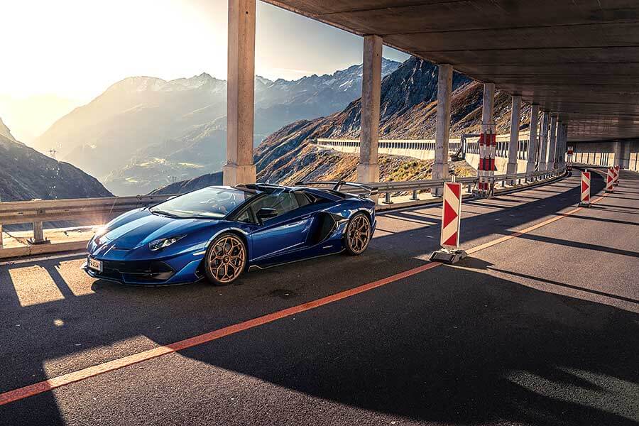 當藍寶送上門拜託你駕駛他們的Aventador絕響去英國,你當然會選一條漫長歸途。